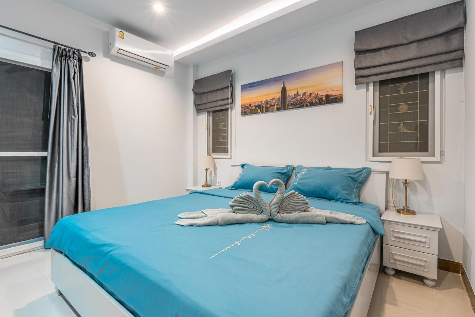 5 Bedrooms Modern Pool *
