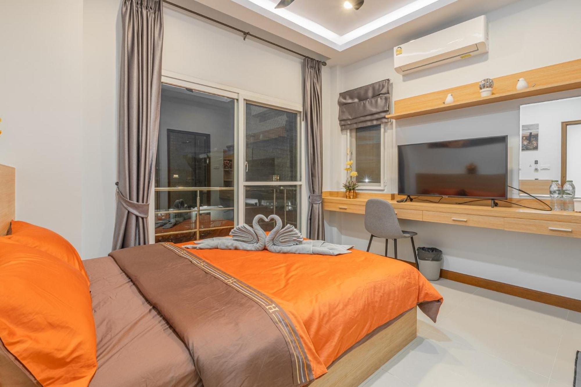 5 Bedrooms Modern Pool Pattaya