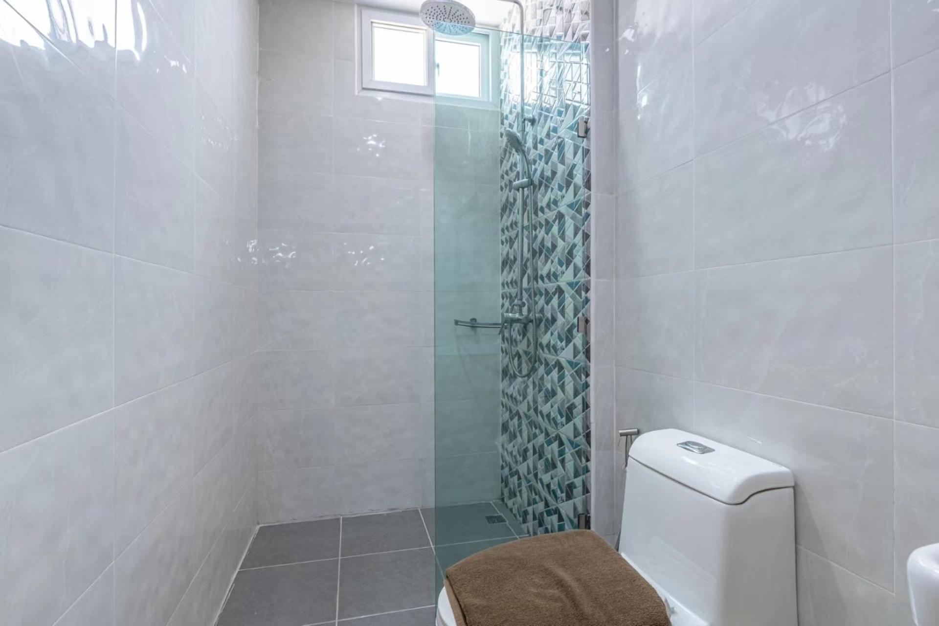 5 Bedrooms Modern Pool Pattaya