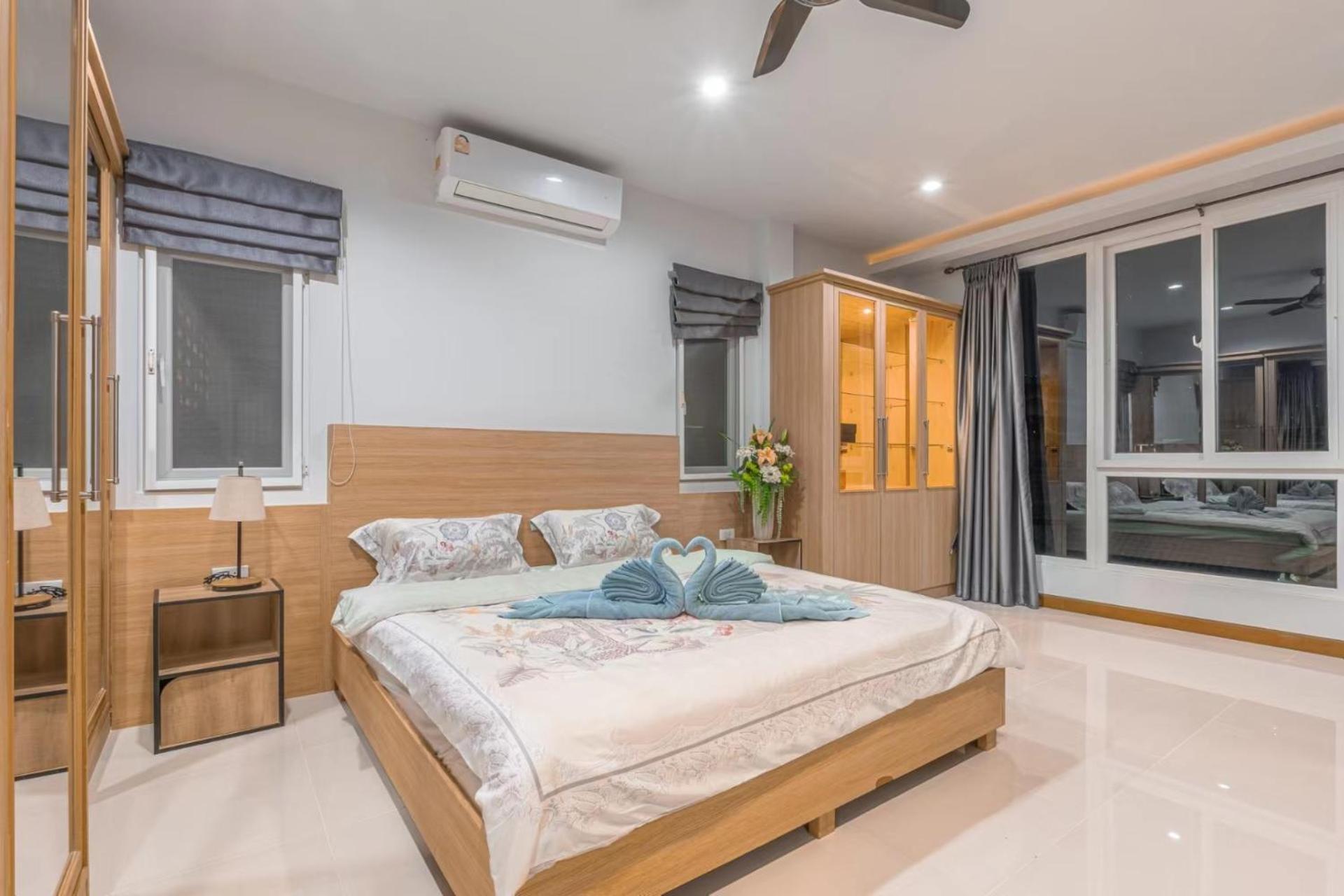 5 Bedrooms Modern Pool * Pattaya
