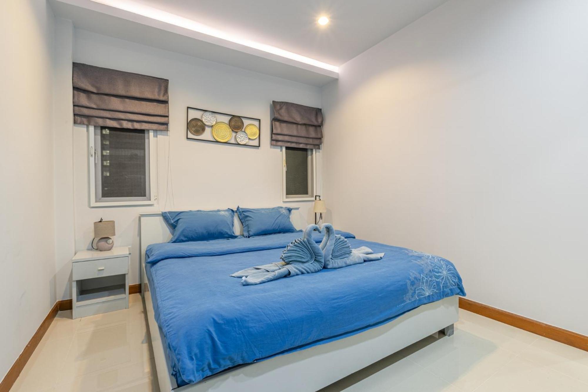 5 Bedrooms Modern Pool