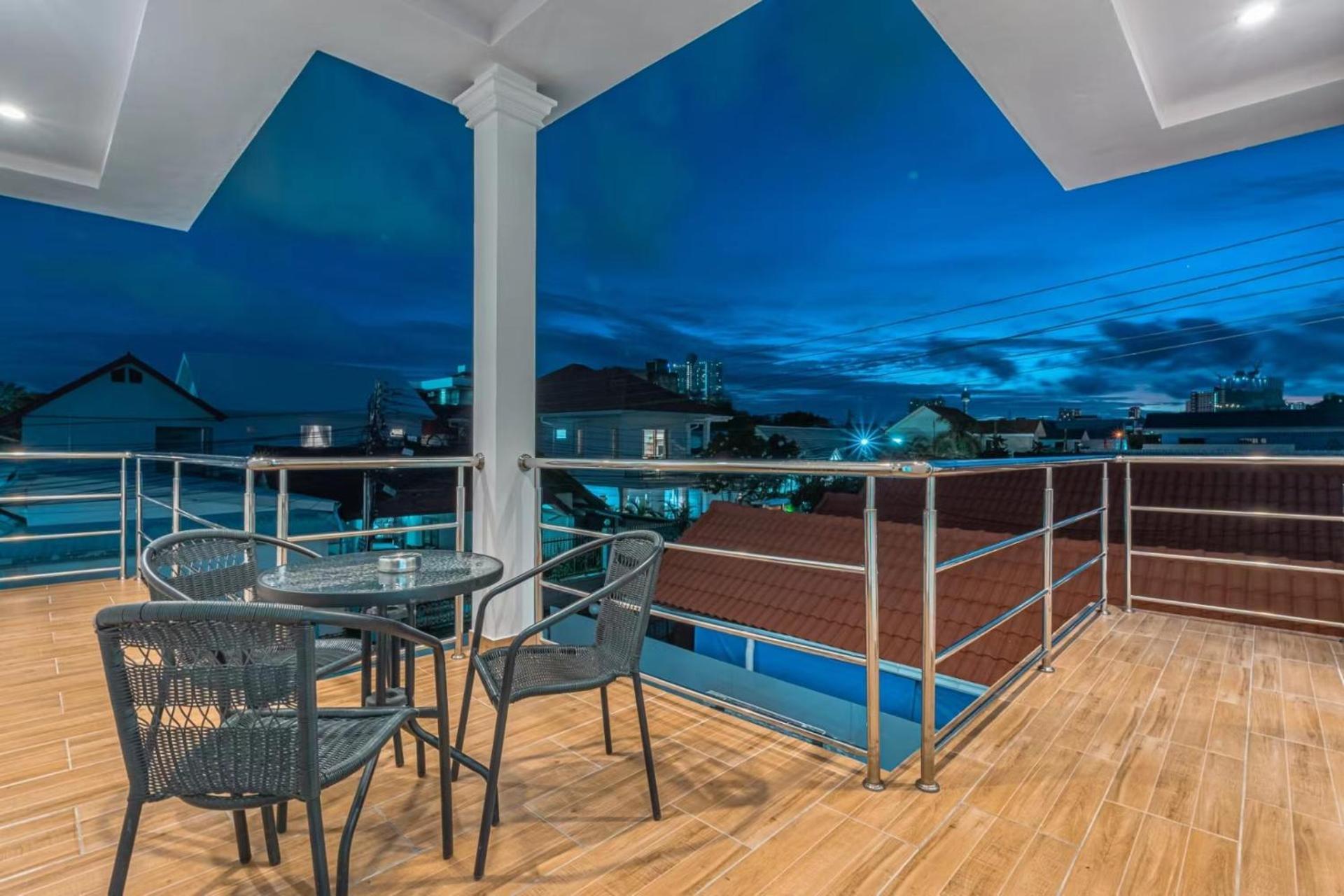 Villa 5 Bedrooms Modern Pool Pattaya