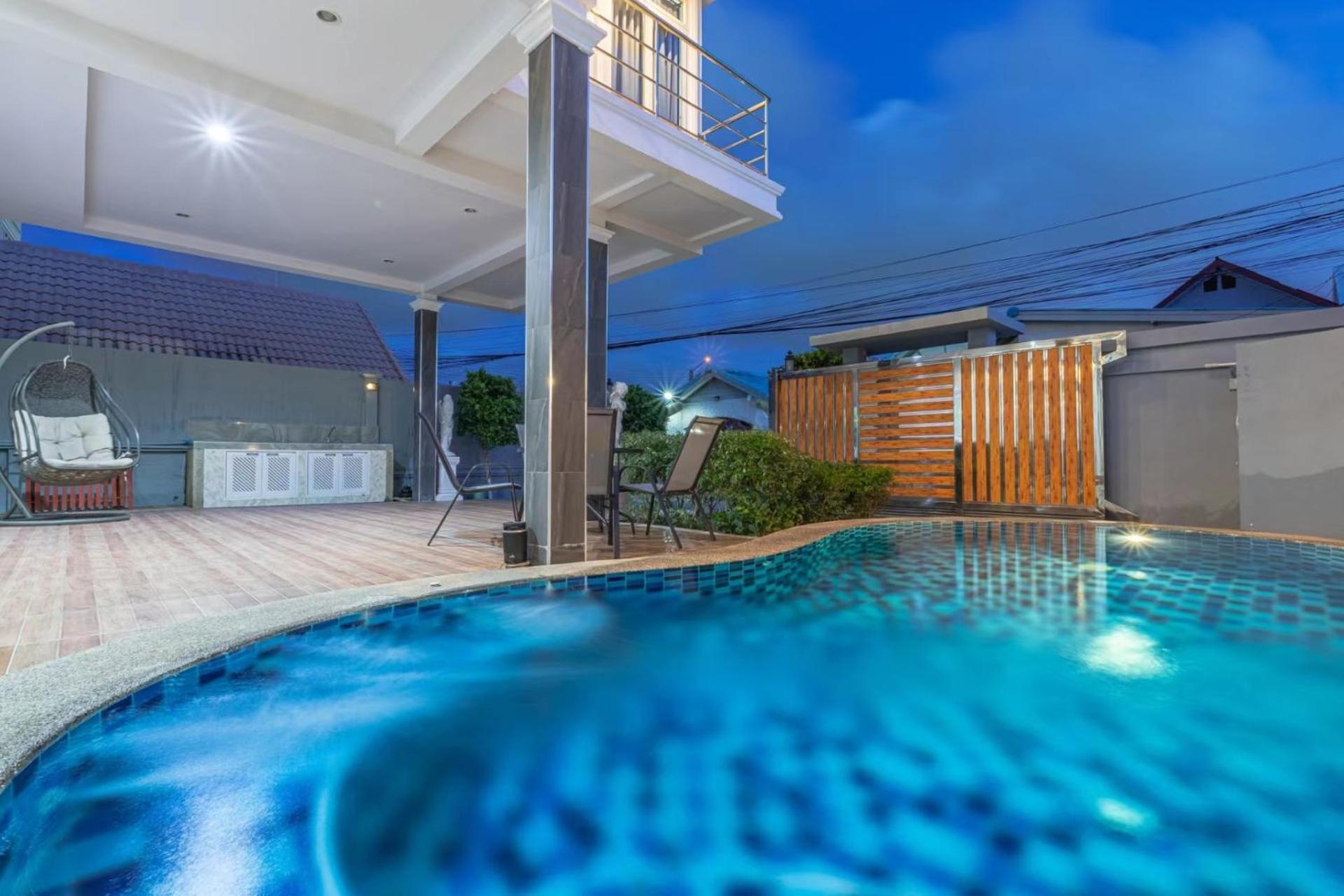 5 Bedrooms Modern Pool Villa