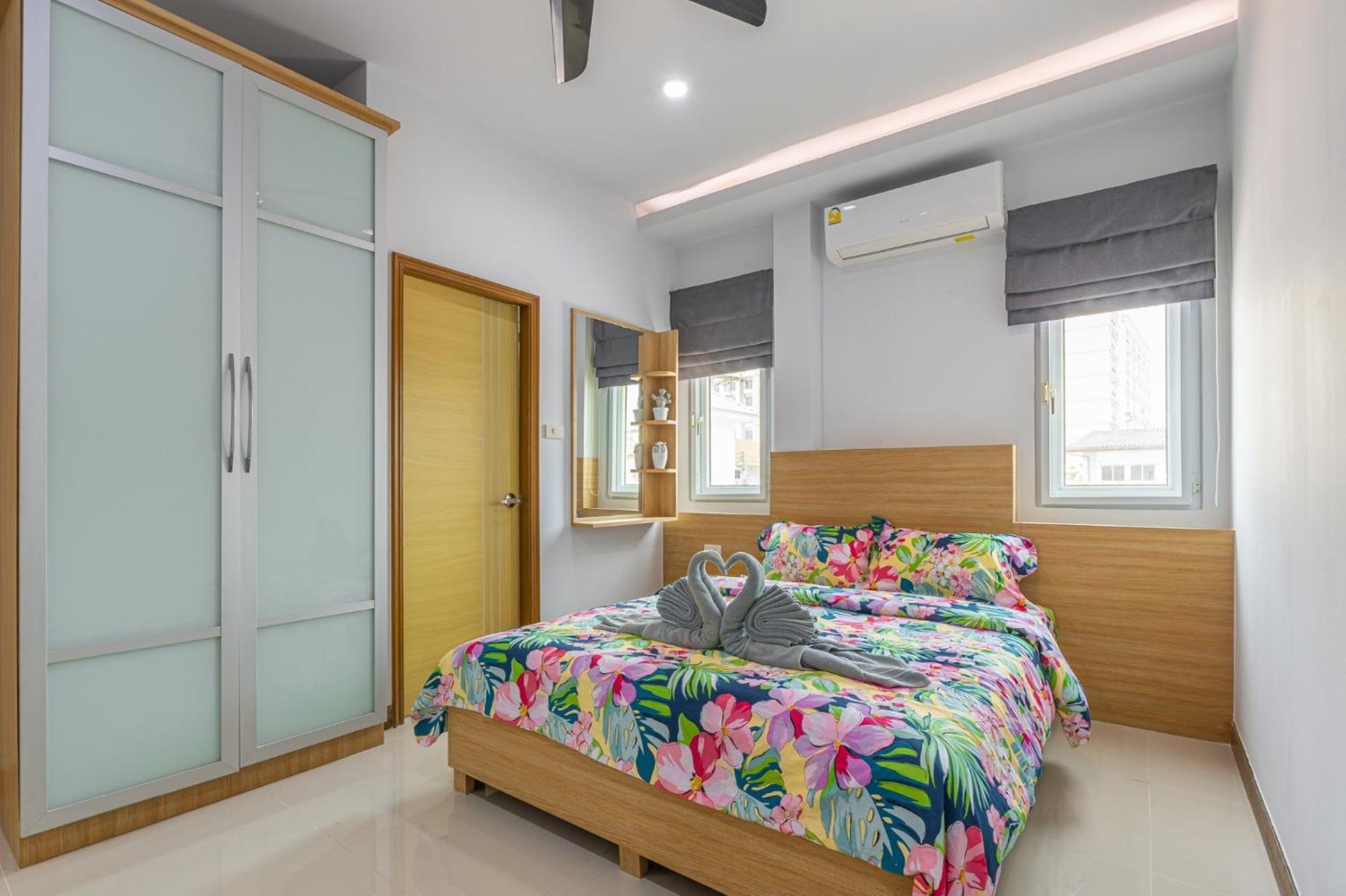 5 Bedrooms Modern Pool