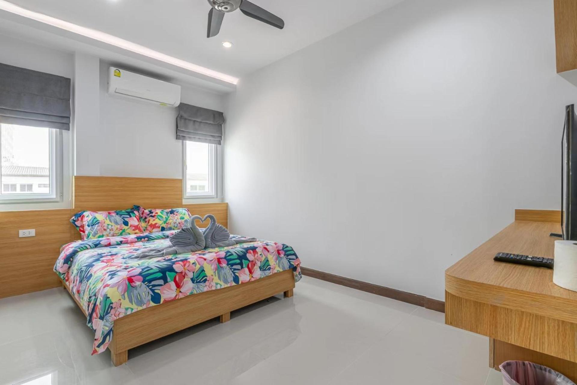 5 Bedrooms Modern Pool Villa
