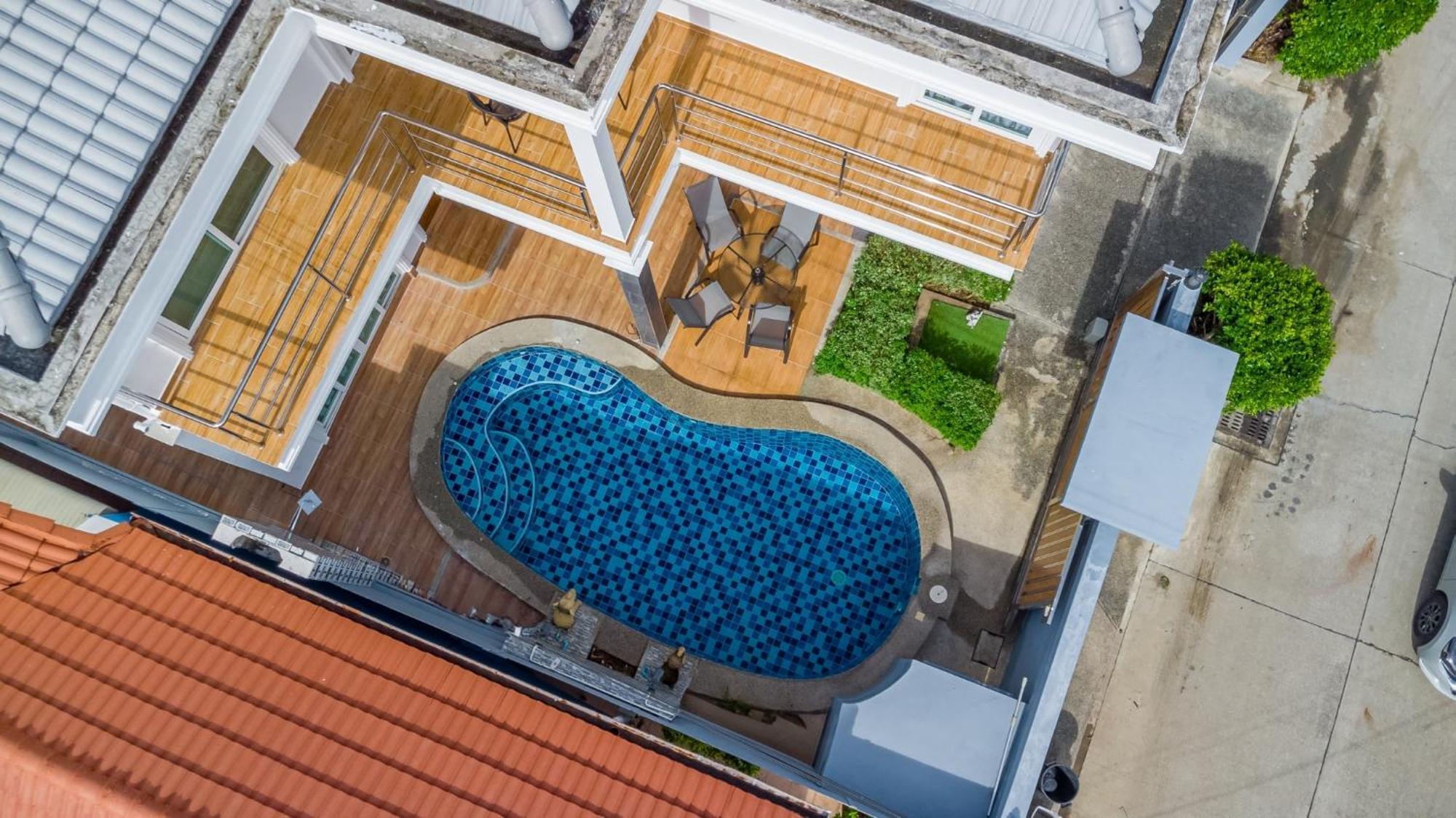 Villa 5 Bedrooms Modern Pool Pattaya