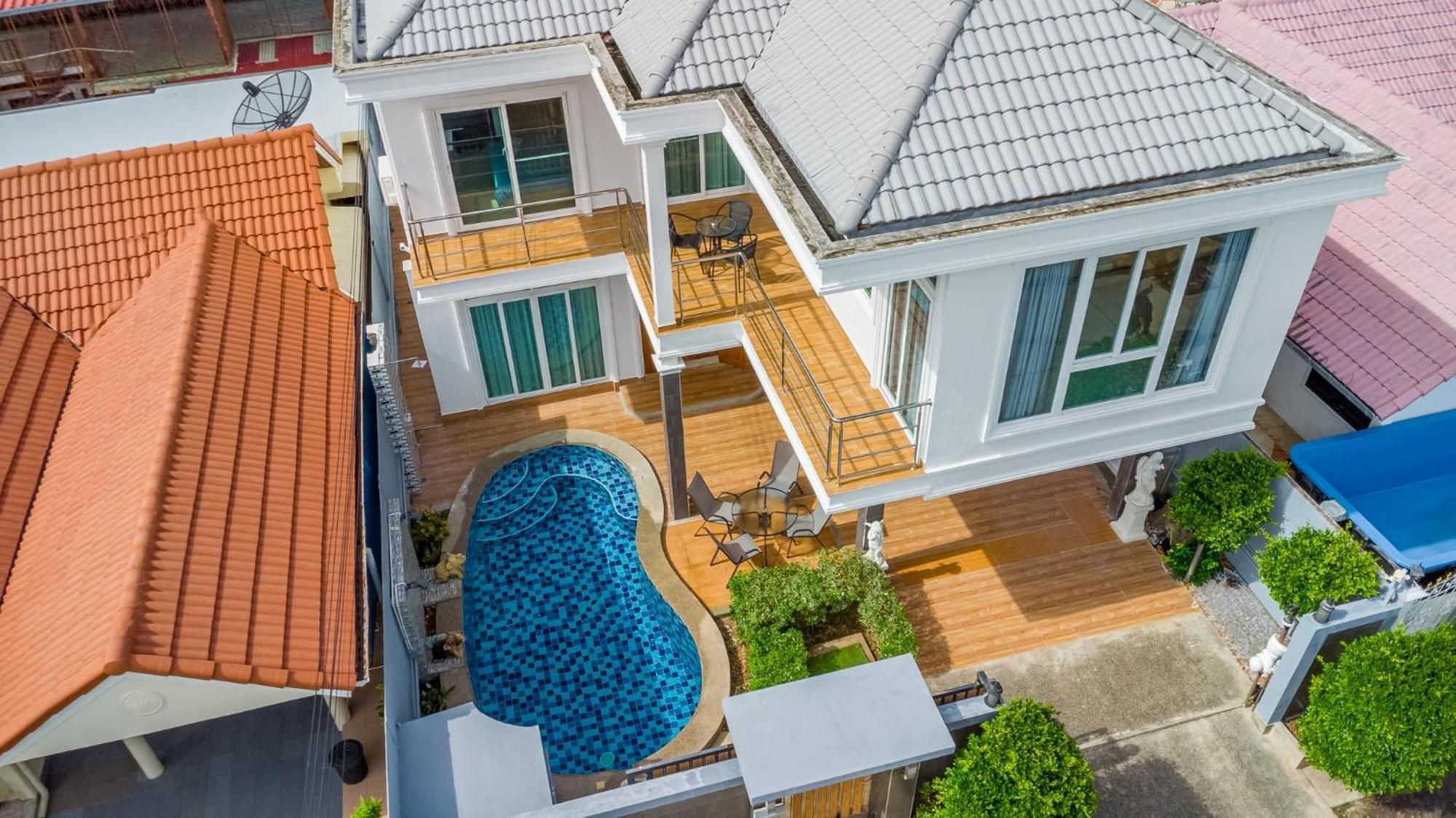 5 Bedrooms Modern Pool Villa